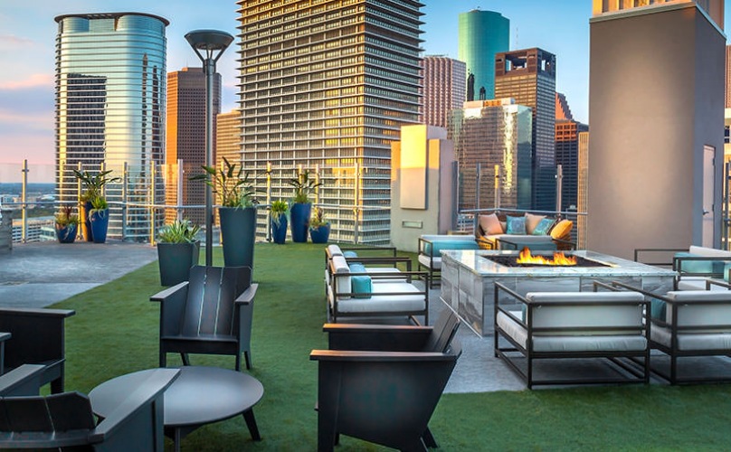 skylounge with views of city